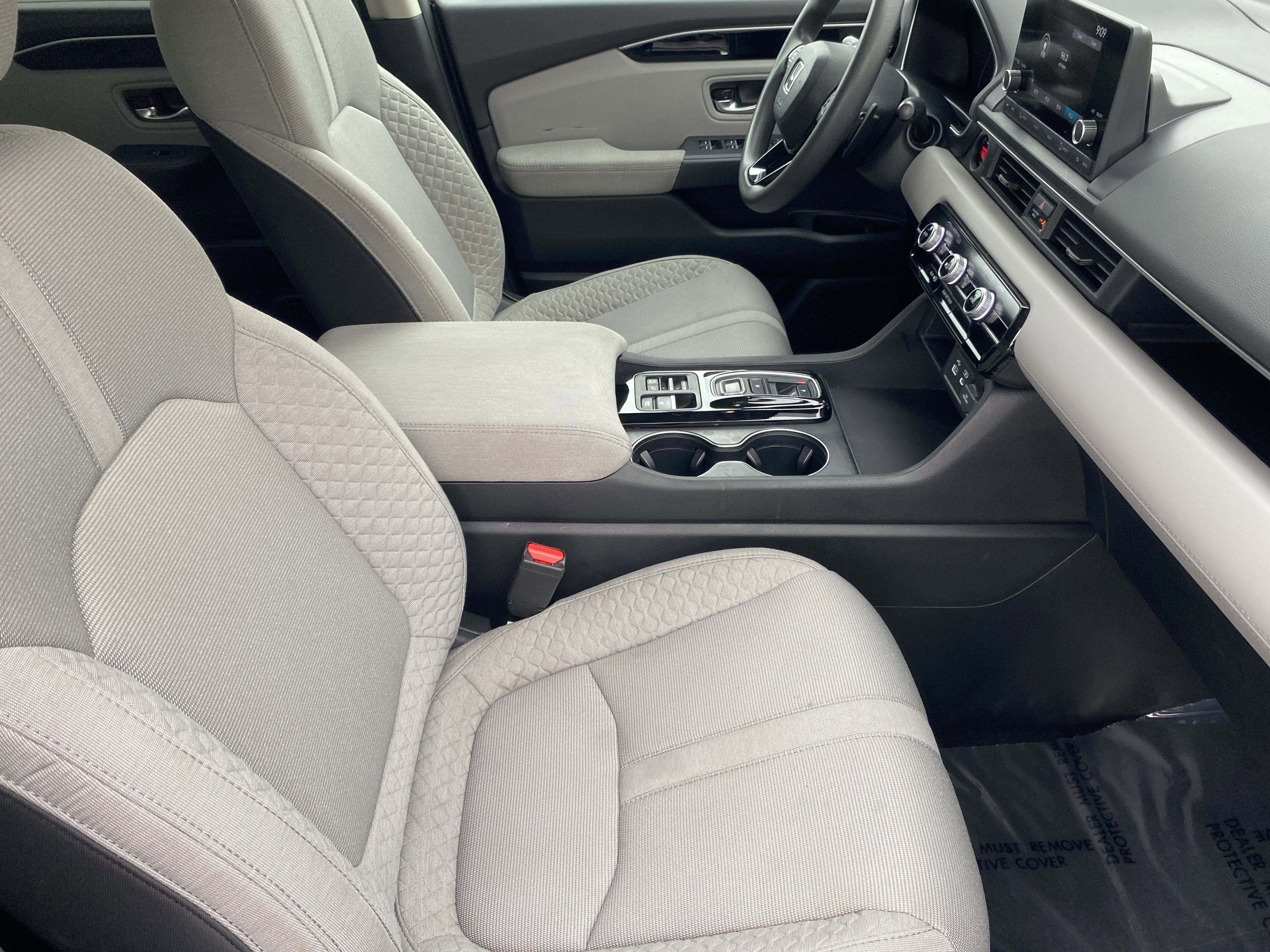 Used 2023 Honda Pilot LX image 8