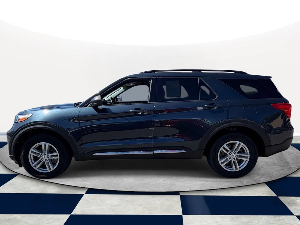Used 2023 Ford Explorer XLT AWD/4WD image 3