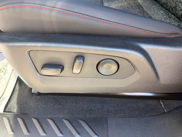 Used 2025 Chevrolet Colorado Z71 AWD/4WD image 6