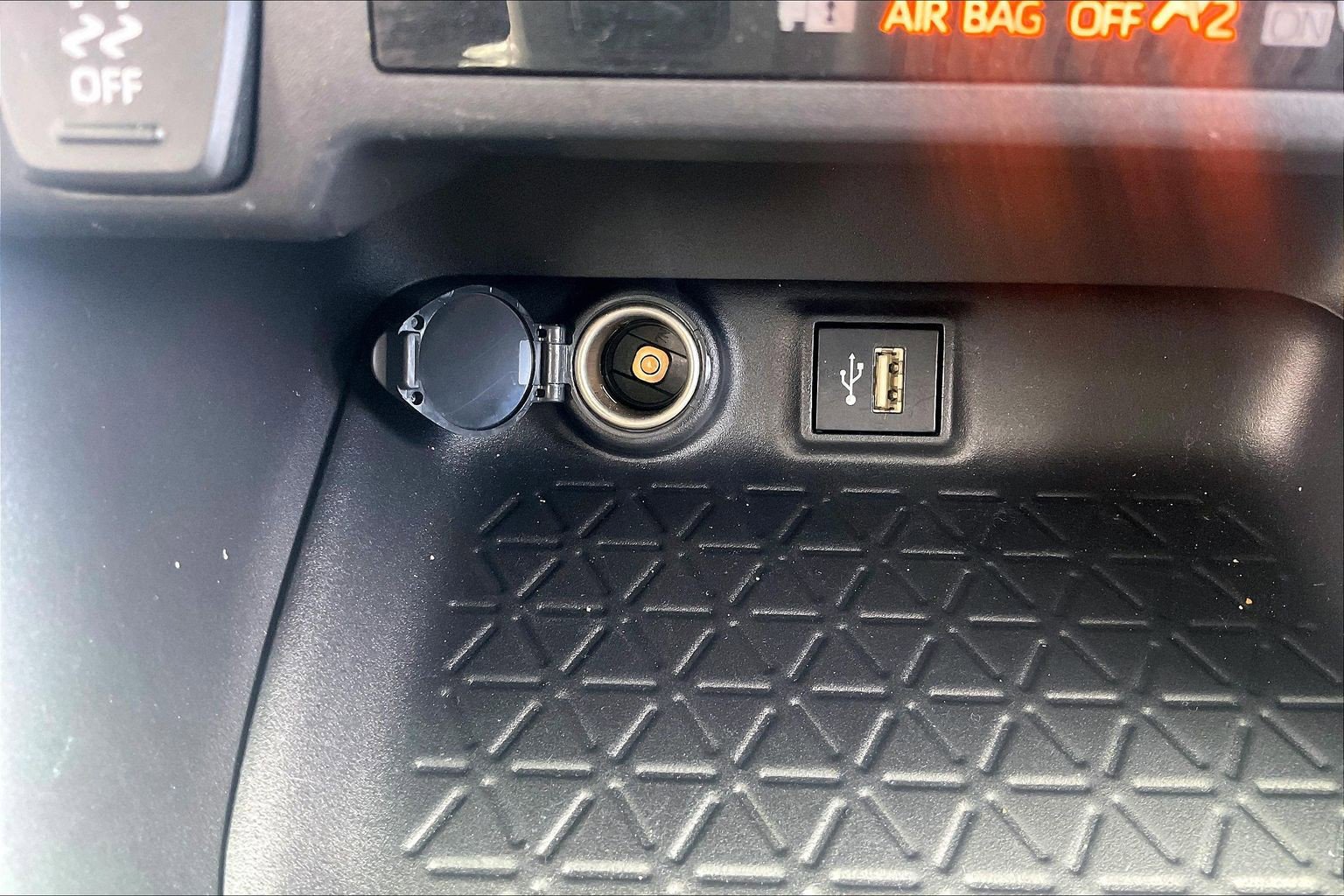 Used 2024 Toyota RAV4 LE image 38