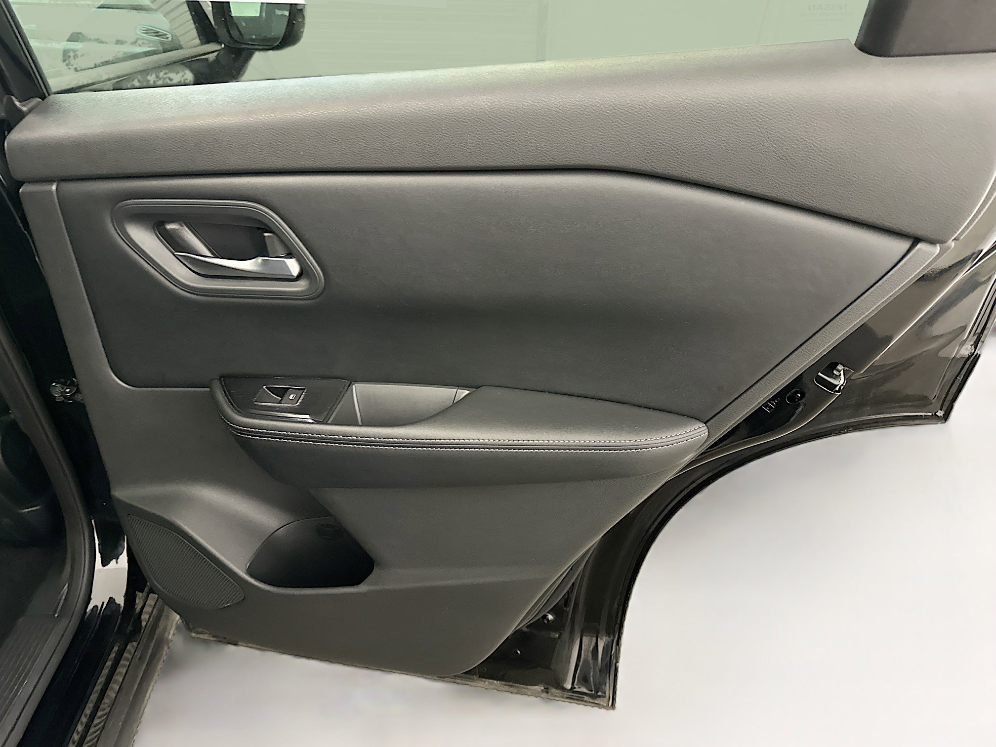 Used 2025 Nissan Rogue SV image 31