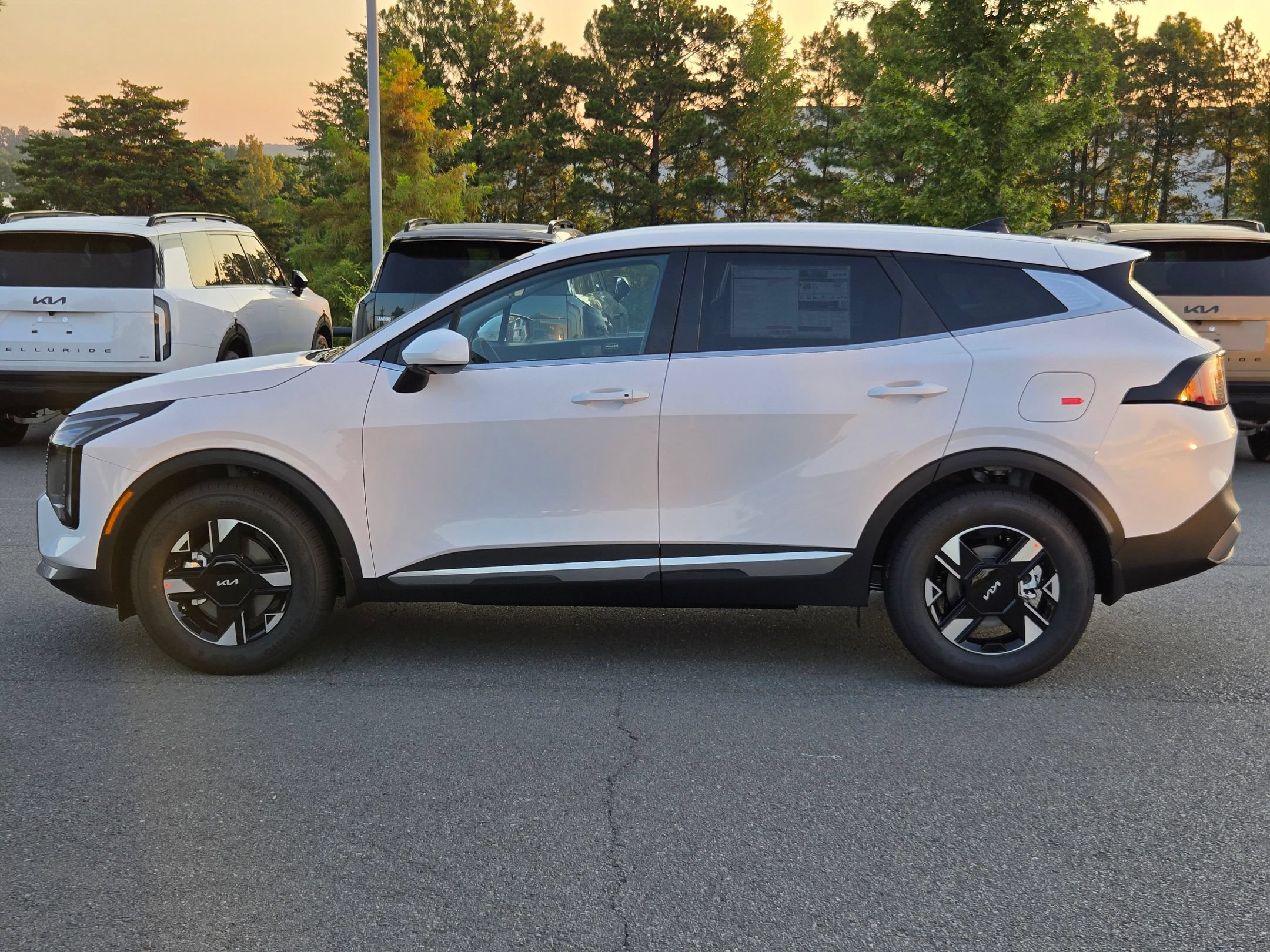 New 2026 Kia Sportage LX FWD image 4