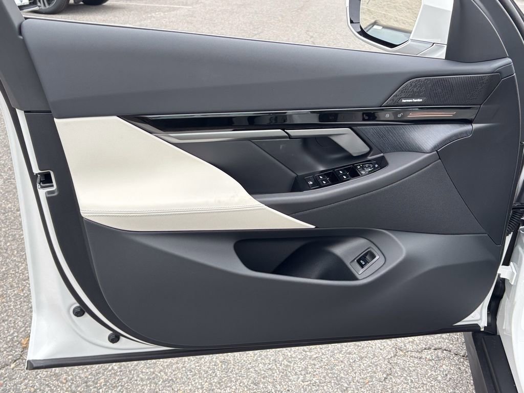 New 2026 BMW 530i xDrive w/ Premium Package image 9