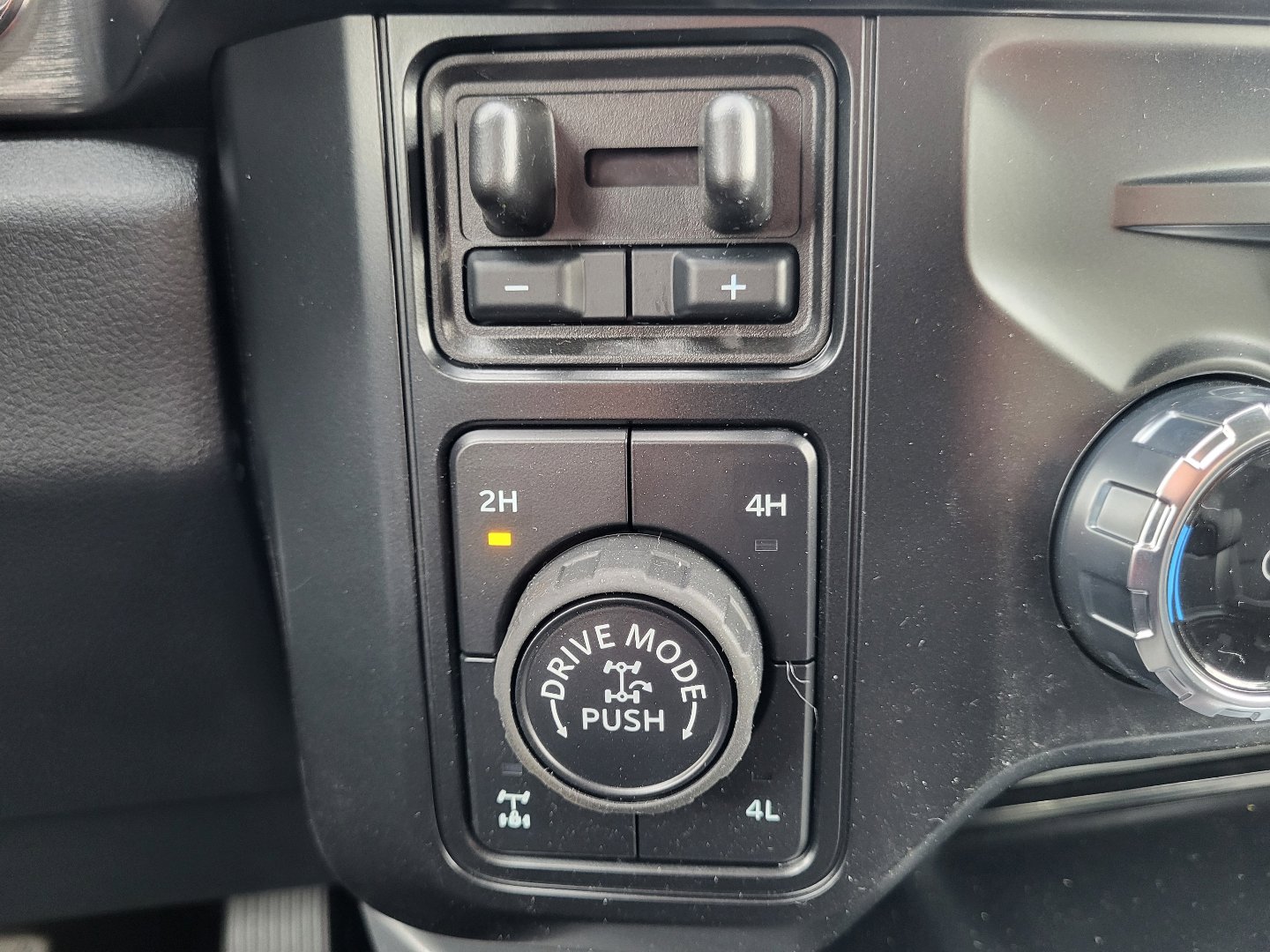 New 2026 Ford F350 Lariat w/ Tremor Off-Road Package image 18