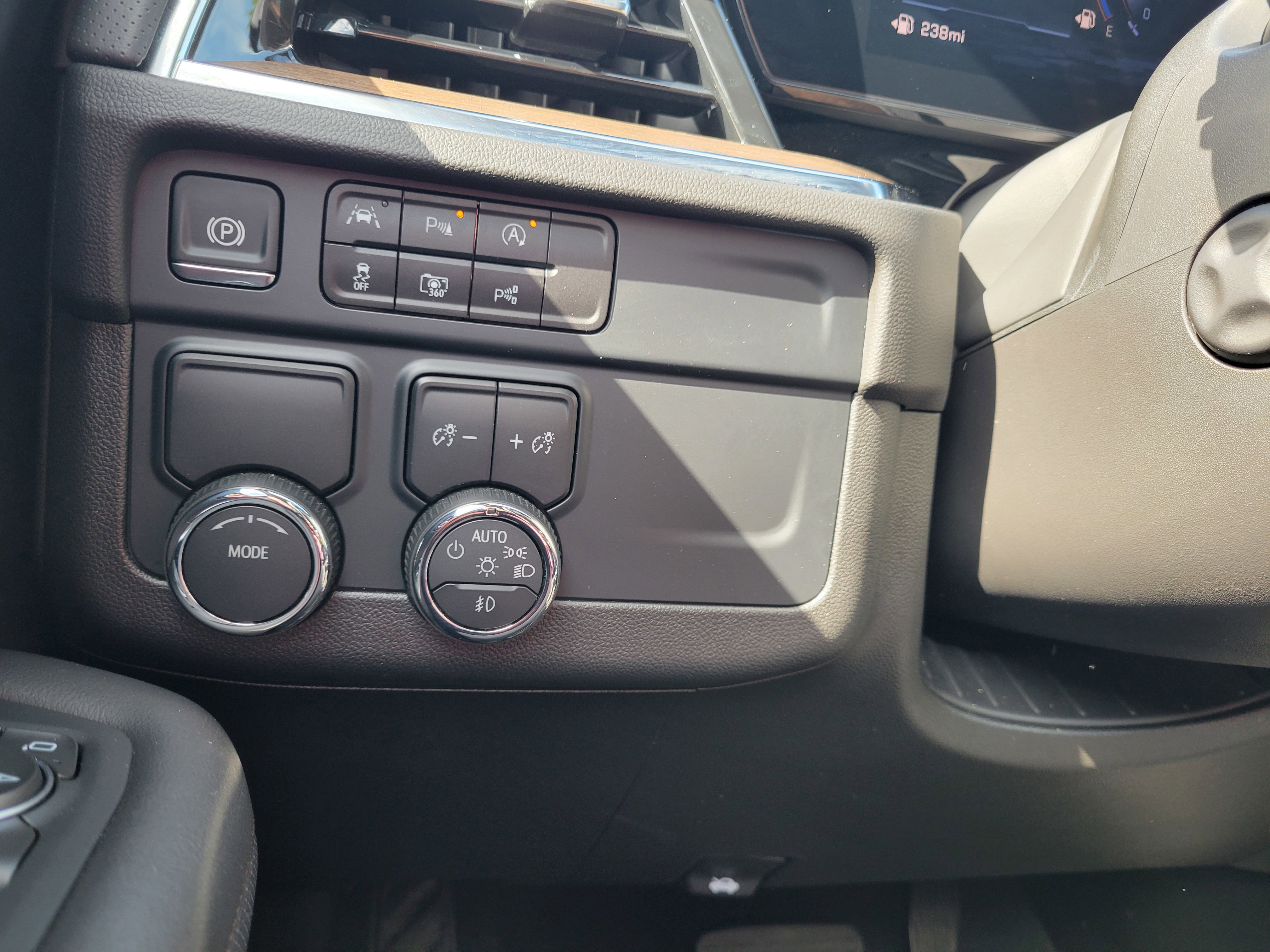 Certified 2025 Chevrolet Suburban High Country image 18