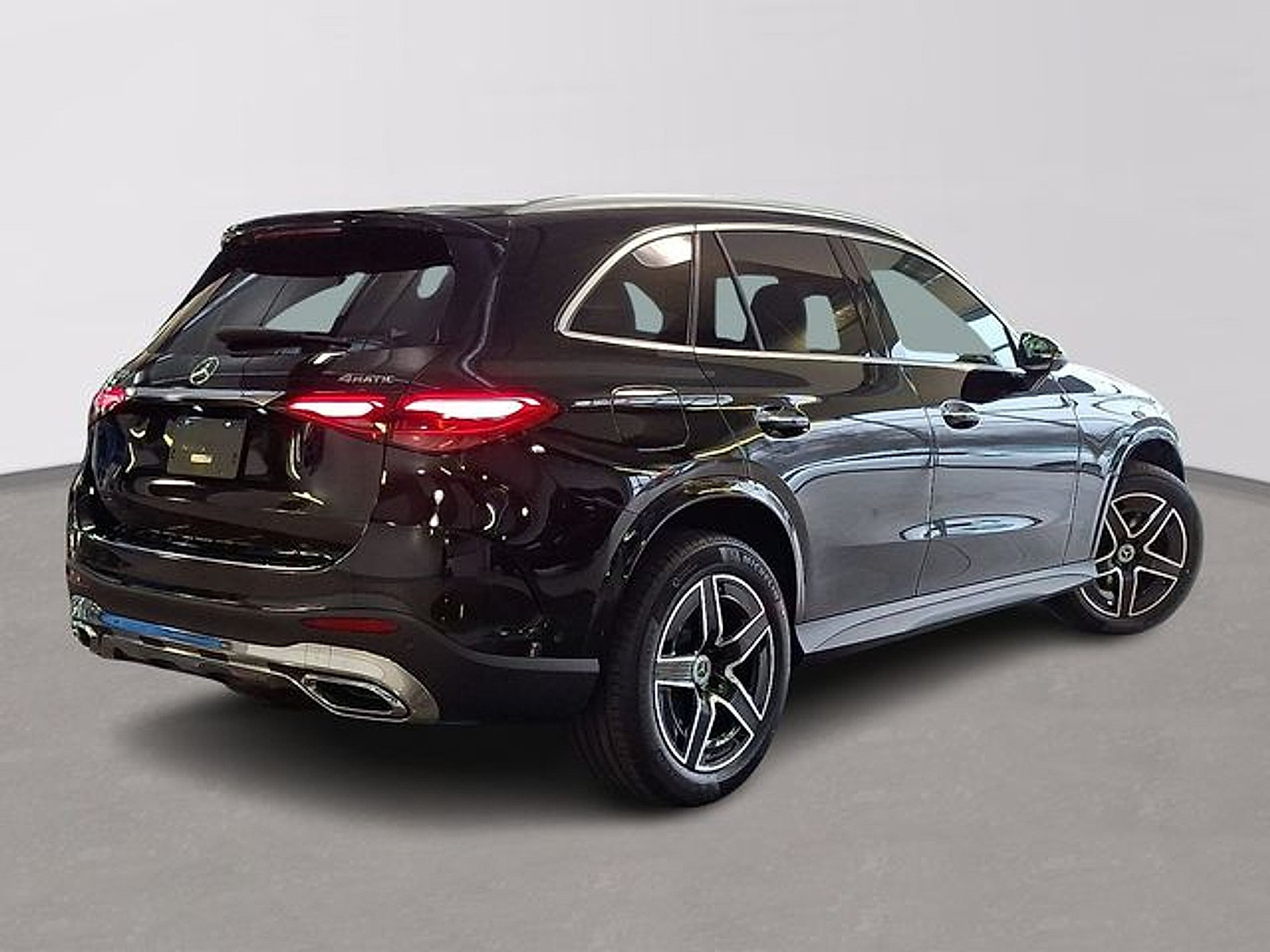 Used 2026 Mercedes-Benz GLC 300 4MATIC image 4