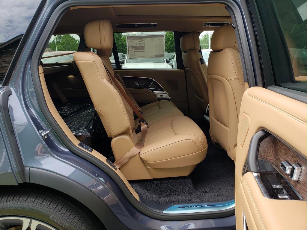 New 2025 Land Rover Range Rover Long Wheelbase SE image 15