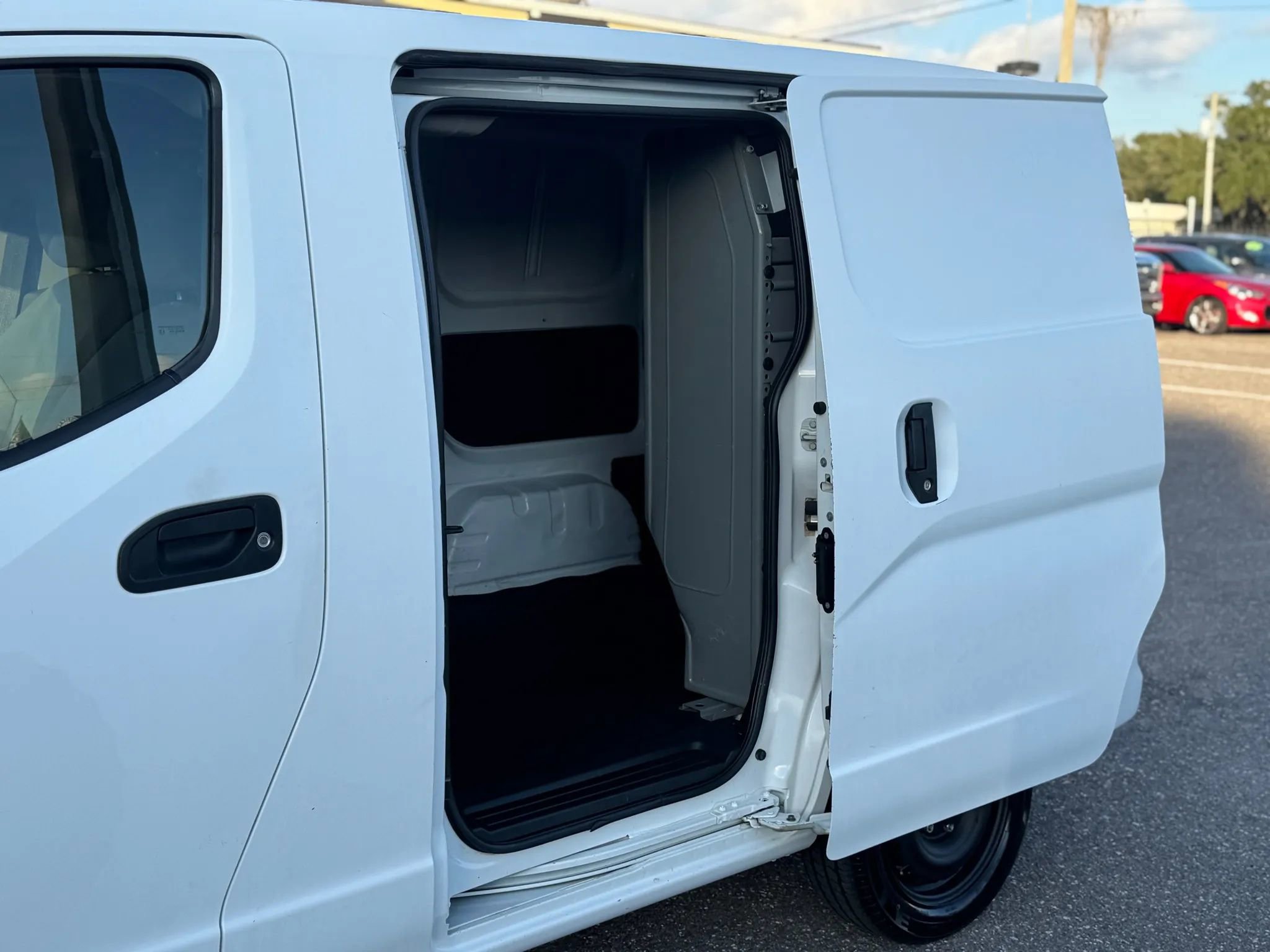 Used 2018 Nissan NV200 SV image 10