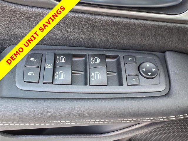 New 2026 Chrysler Pacifica Select image 16