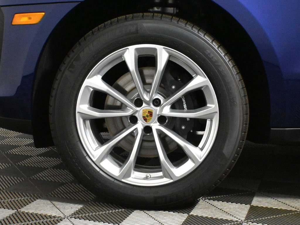 Used 2025 Porsche Macan AWD/4WD image 12