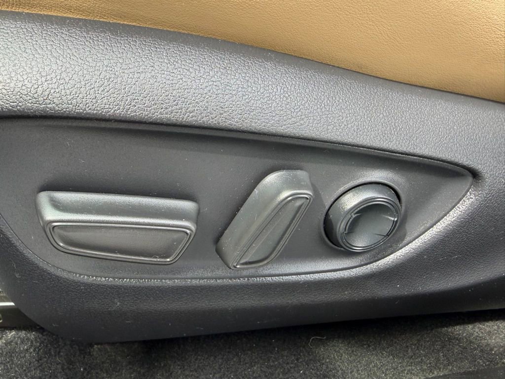 Used 2020 Toyota RAV4 Limited image 15