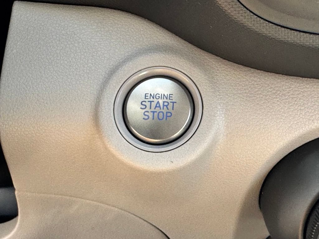 Used 2025 Hyundai Venue SEL FWD image 19