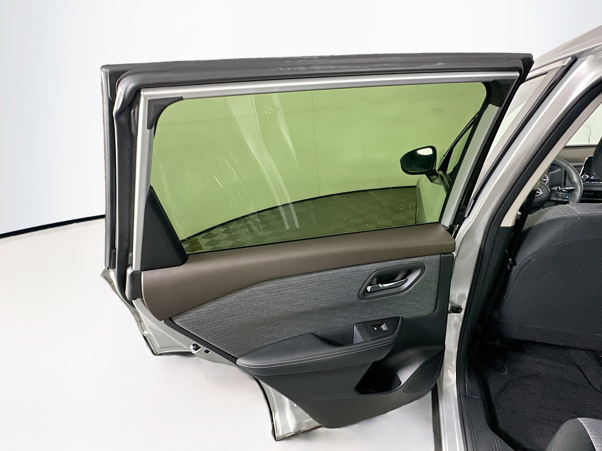 Used 2023 Nissan Rogue SV image 25