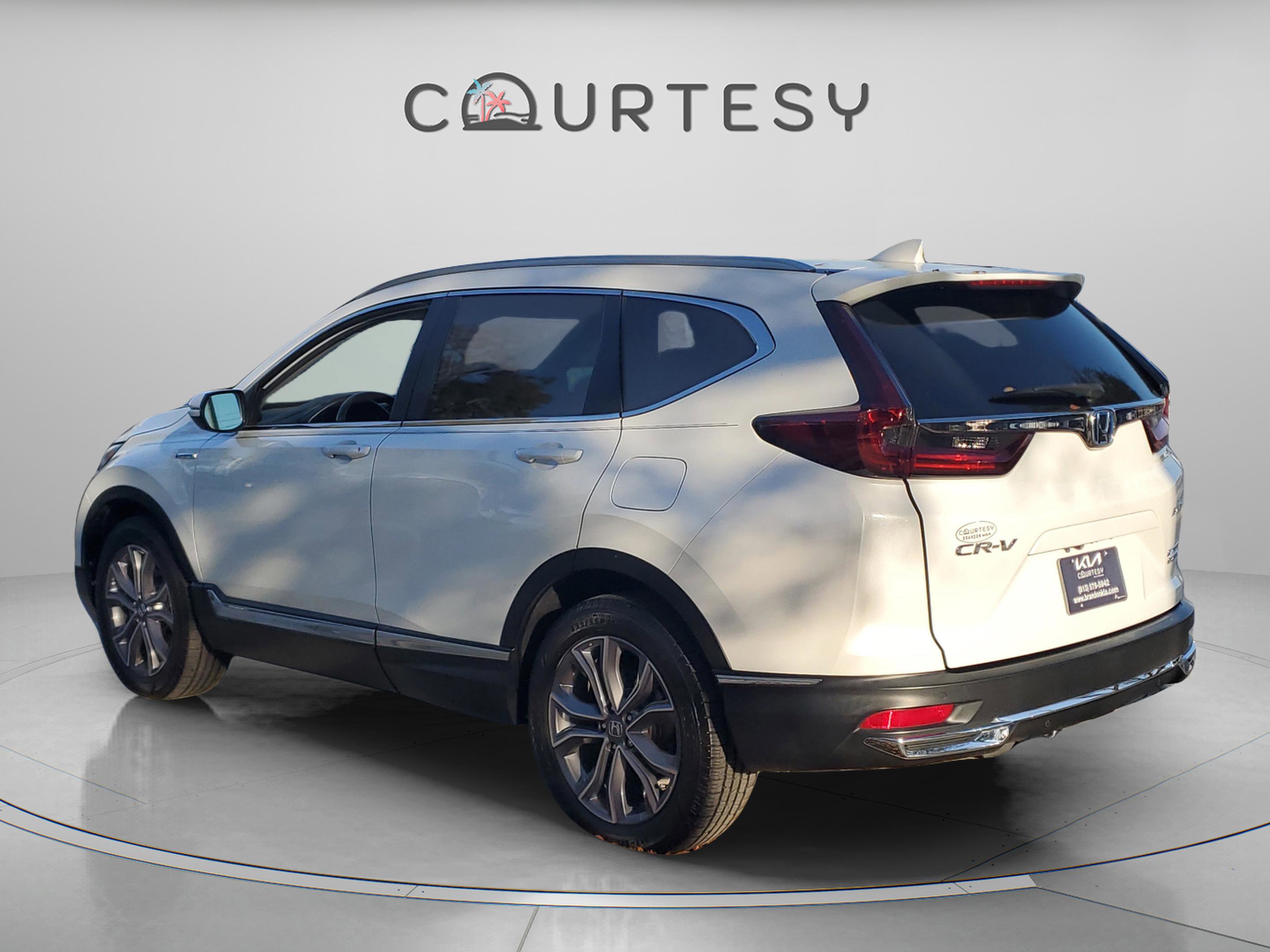 Used 2020 Honda CR-V Touring image 2