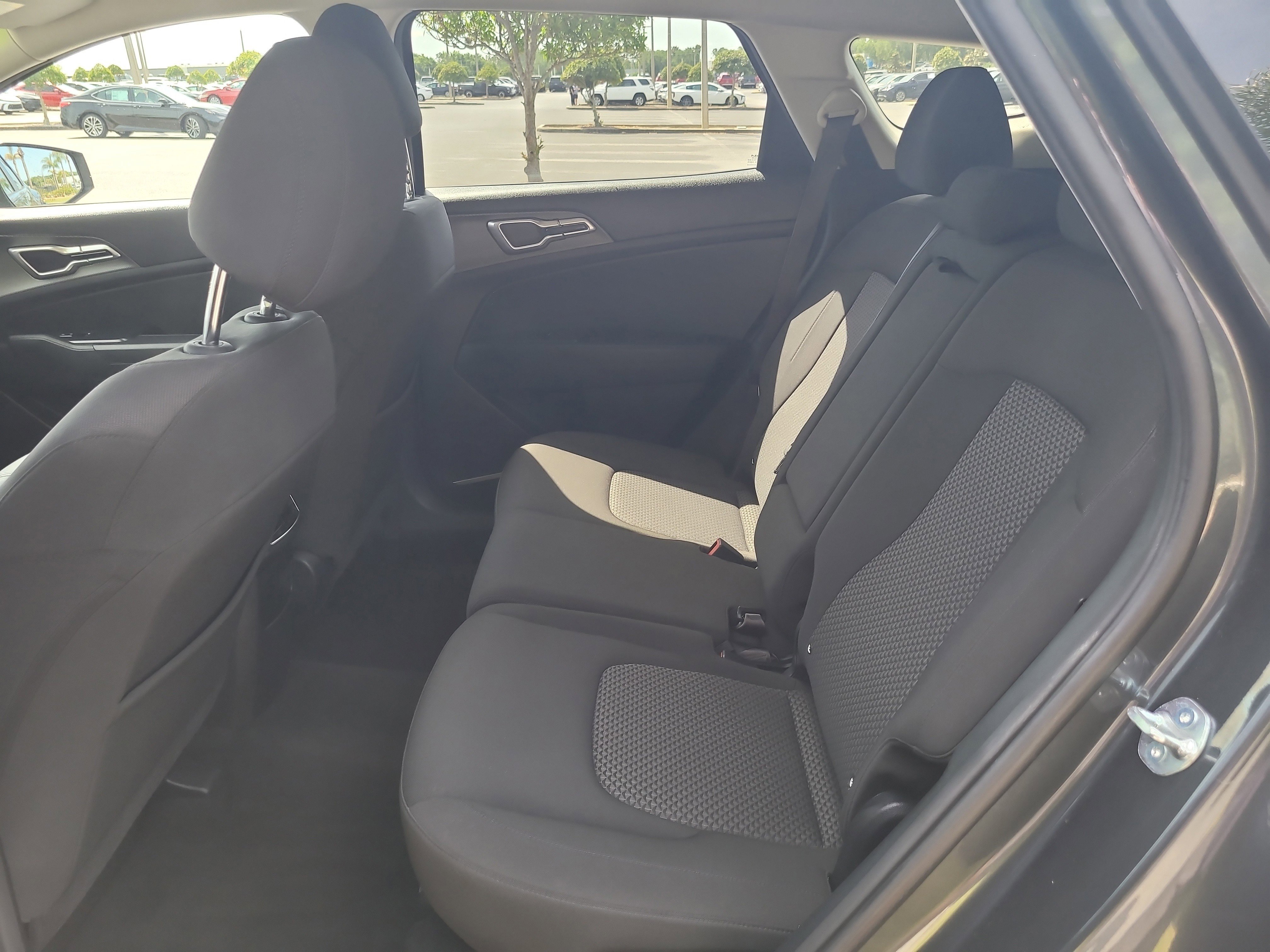 Used 2025 Kia Sportage LX FWD image 14