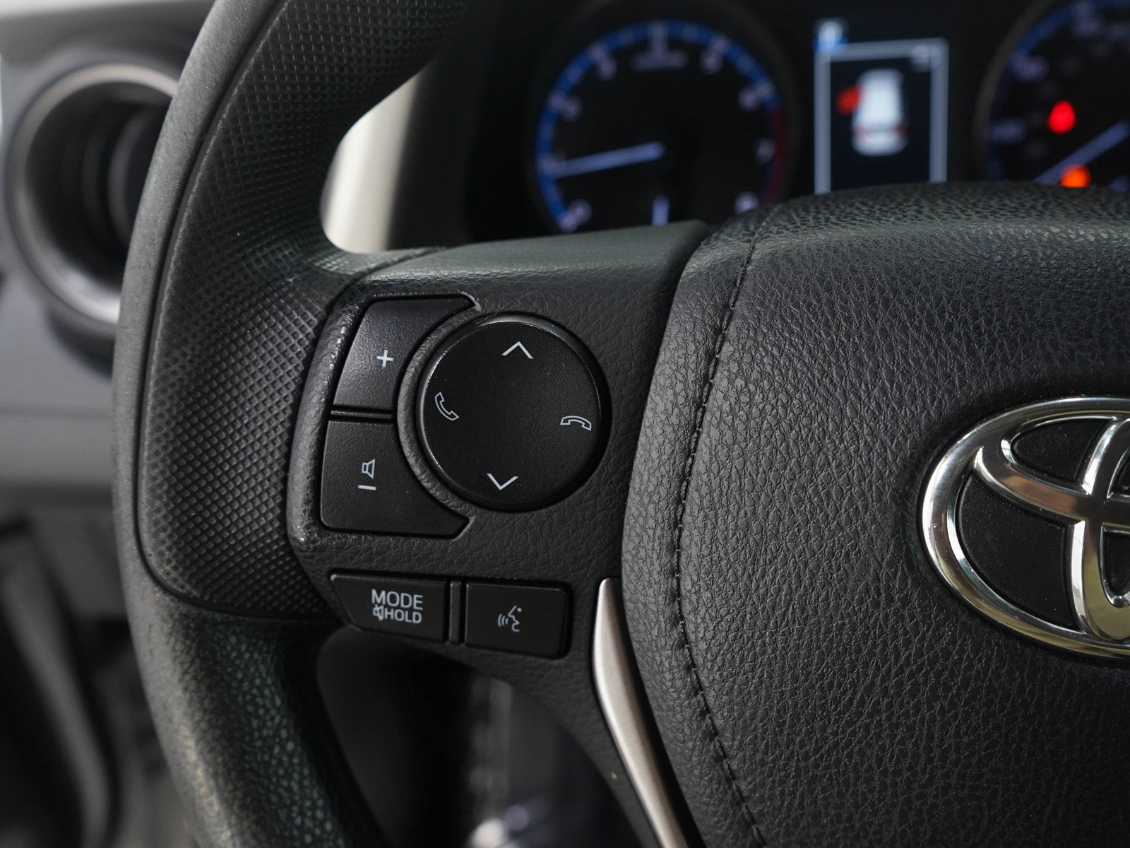 Used 2018 Toyota RAV4 LE w/ All Weather Liner Package image 23