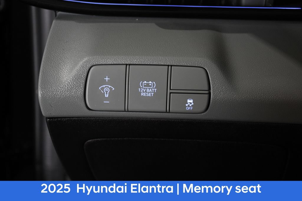 Used 2025 Hyundai Elantra Limited FWD image 10
