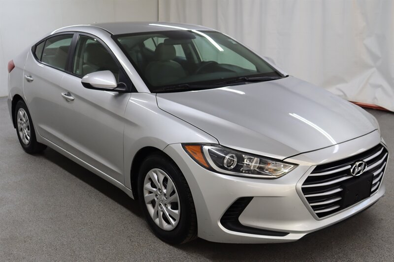 Used 2017 Hyundai Elantra SE FWD image 1