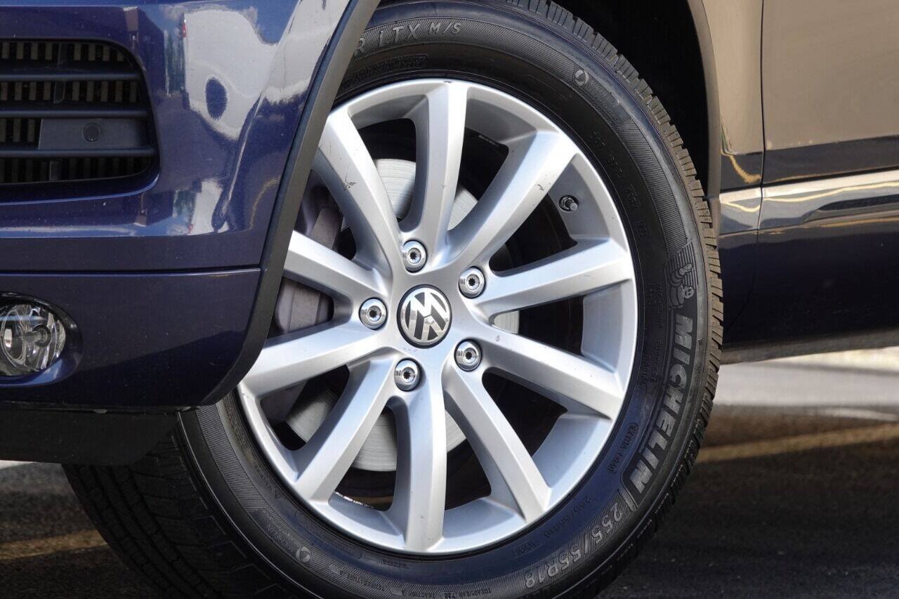 Used 2012 Volkswagen Touareg Sport AWD/4WD image 75