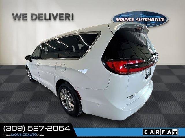 Used 2024 Chrysler Pacifica Touring-L image 16