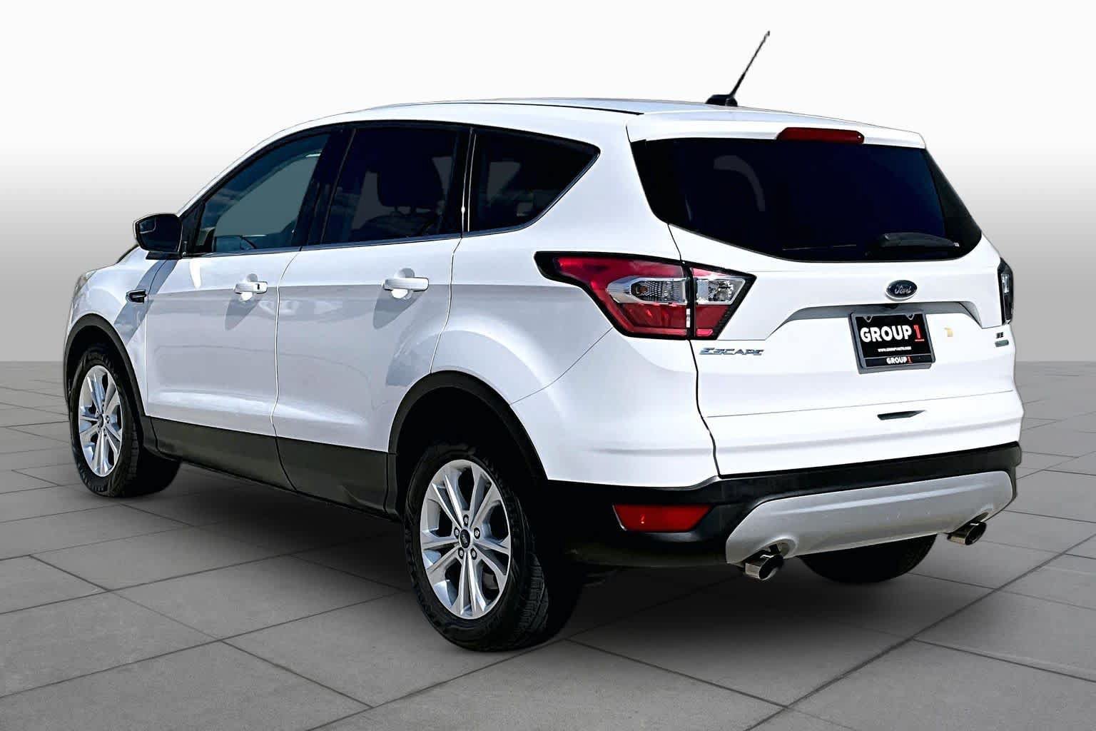 Used 2017 Ford Escape SE FWD image 11