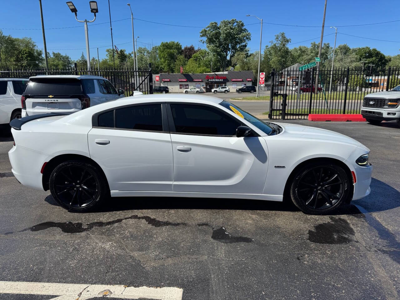 Used 2017 Dodge Charger R/T w/ Blacktop Package RWD image 4