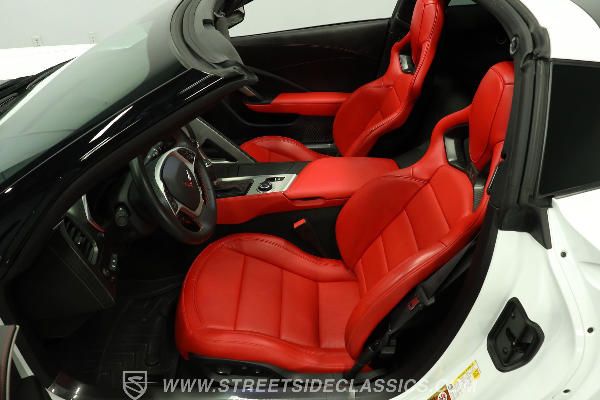 Used 2015 Chevrolet Corvette Stingray Coupe w/ Pacific Design Package RWD image 35