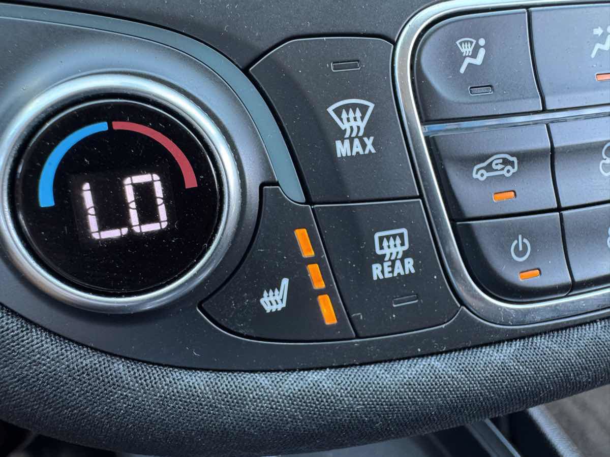 Used 2019 Chevrolet Malibu LT FWD image 32