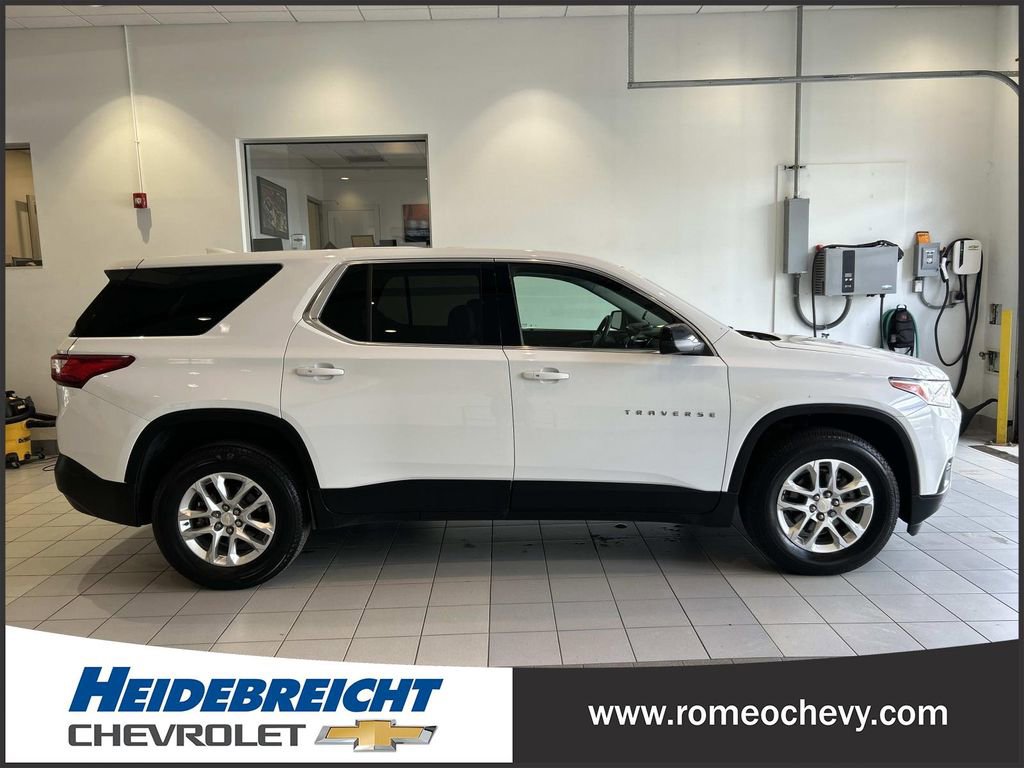 Used 2021 Chevrolet Traverse LS FWD image 2