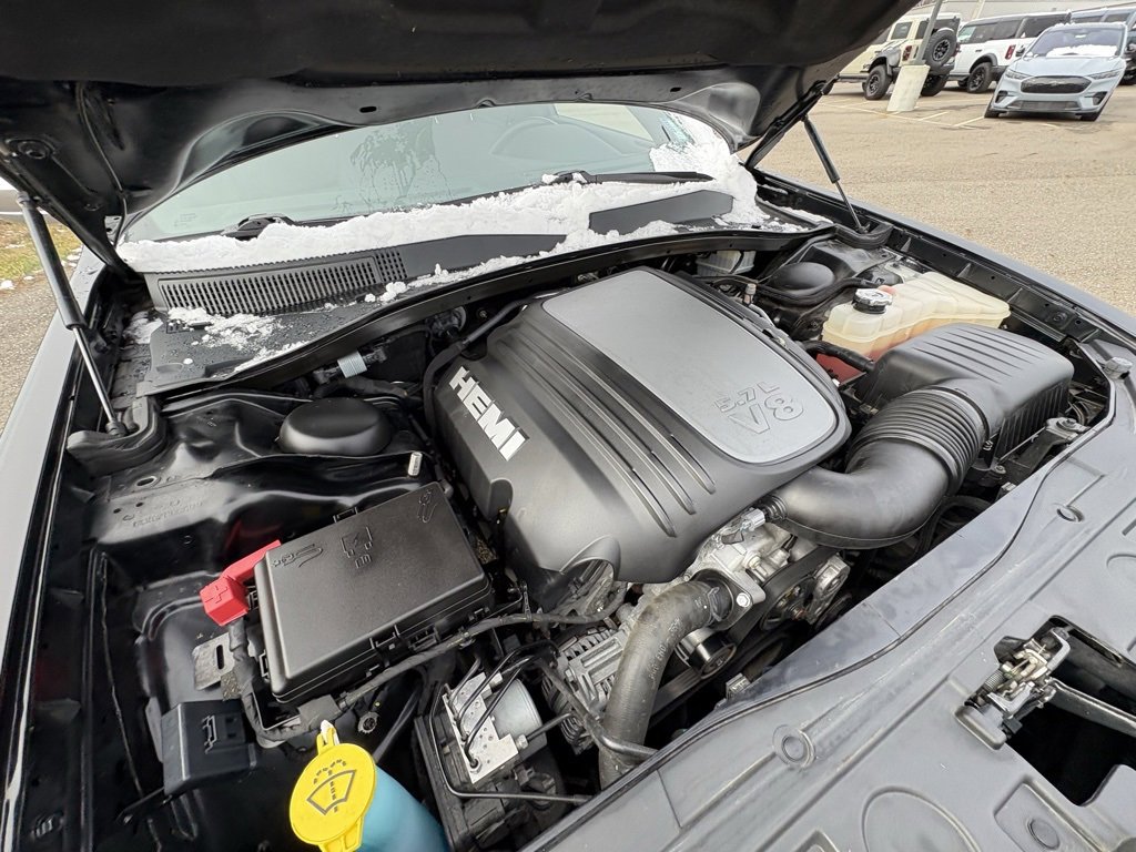 Used 2019 Chrysler 300 C w/ Sun, Sound & Nav Package image 17