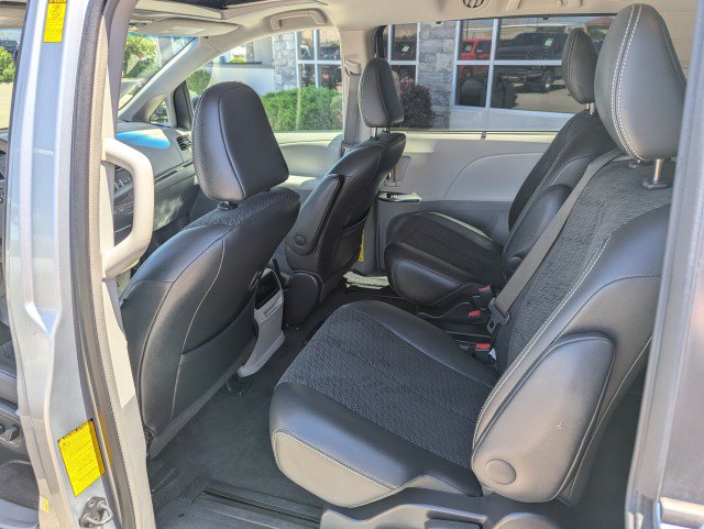 Used 2014 Toyota Sienna SE FWD image 25