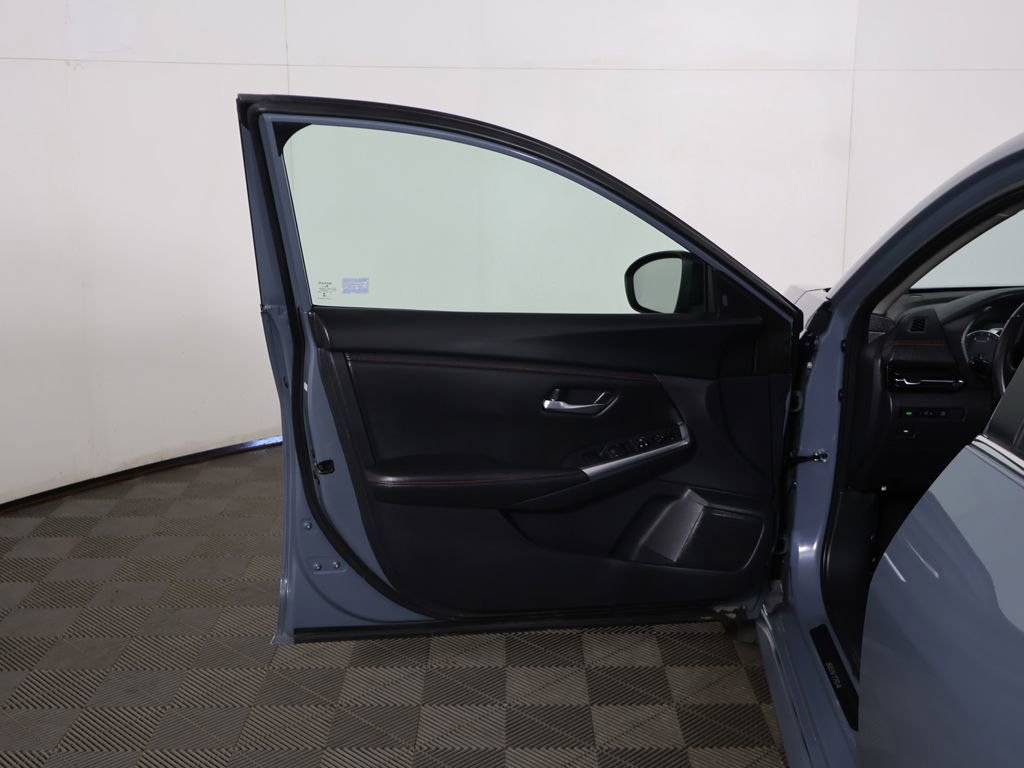 Used 2024 Nissan Sentra SR FWD image 17