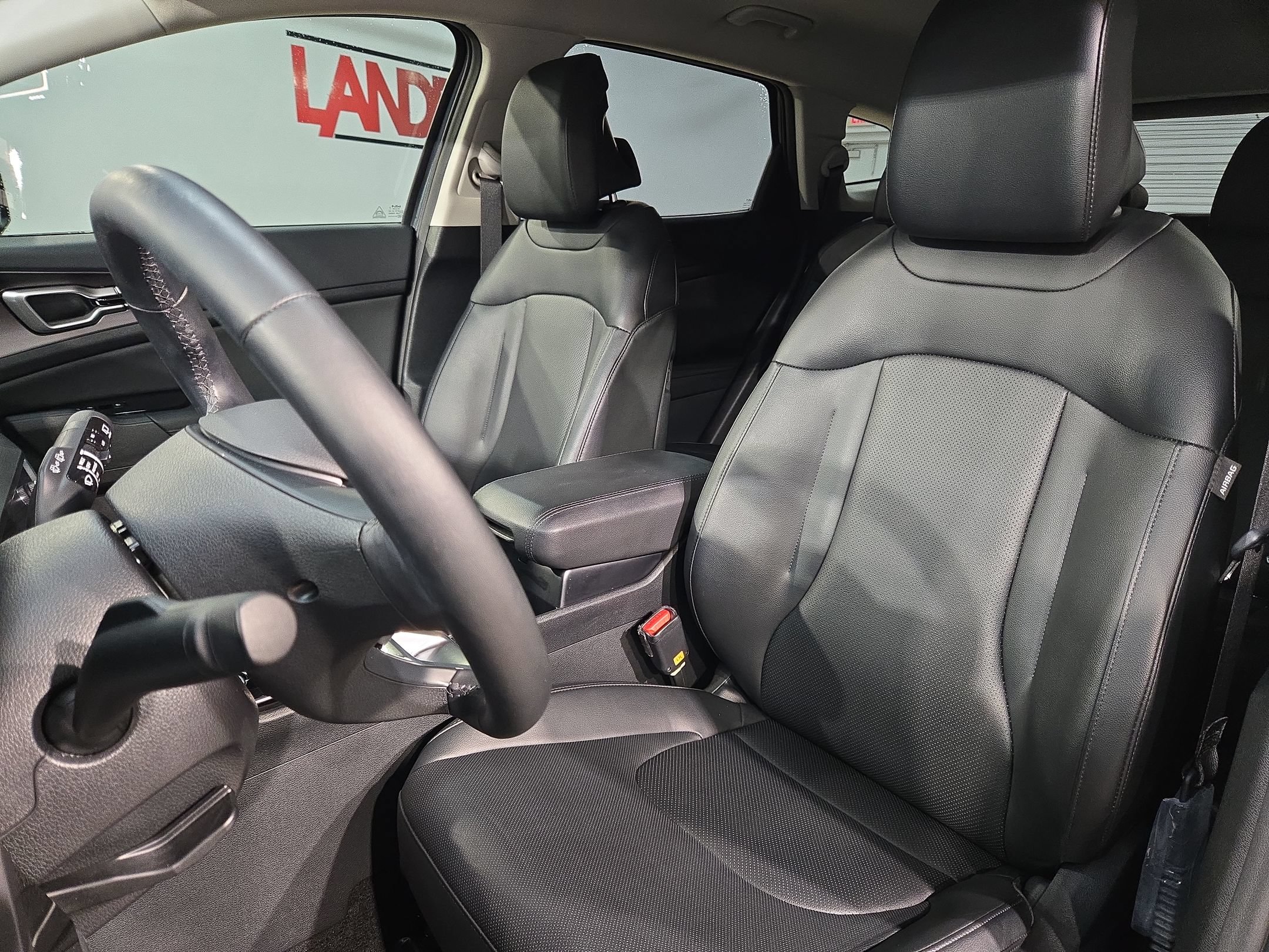 Used 2025 Kia Sportage EX FWD image 23