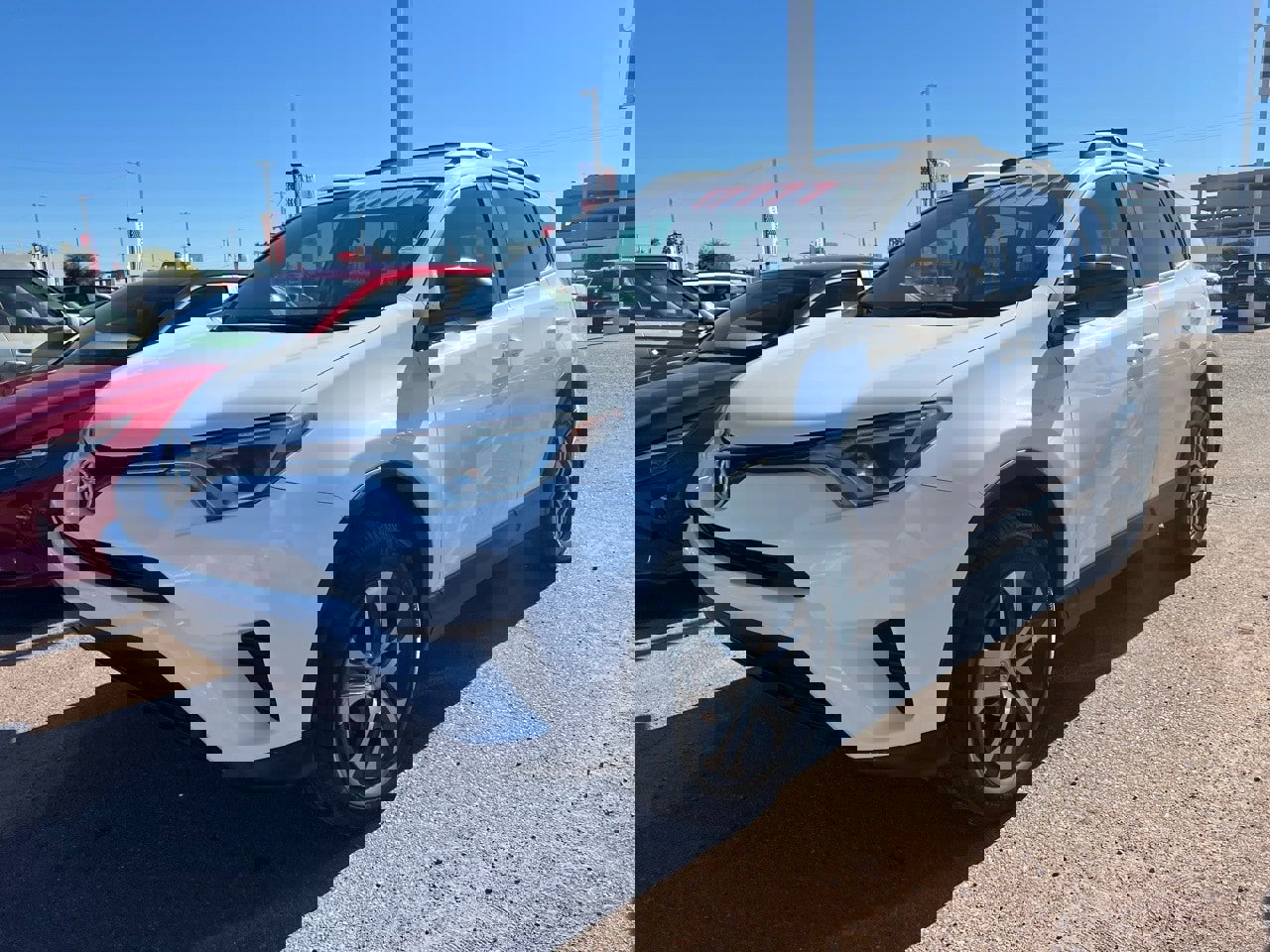 Used 2016 Toyota RAV4 LE image 3