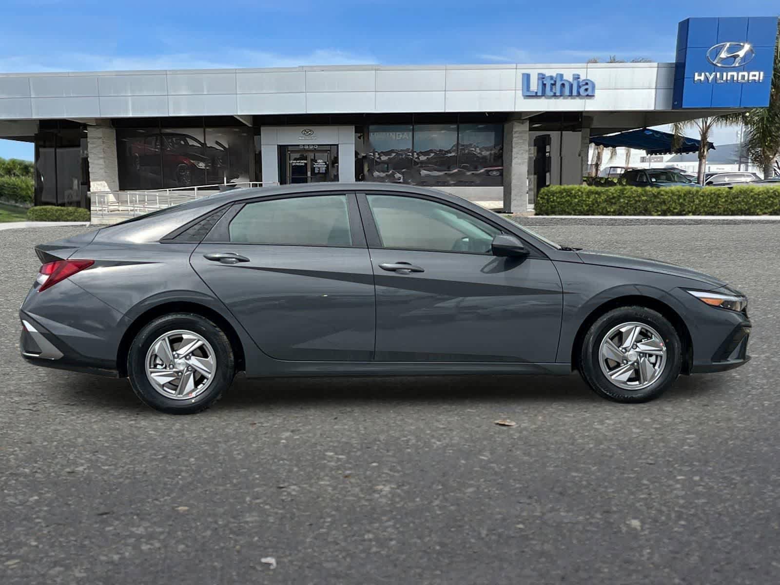 New 2025 Hyundai Elantra SE image 8