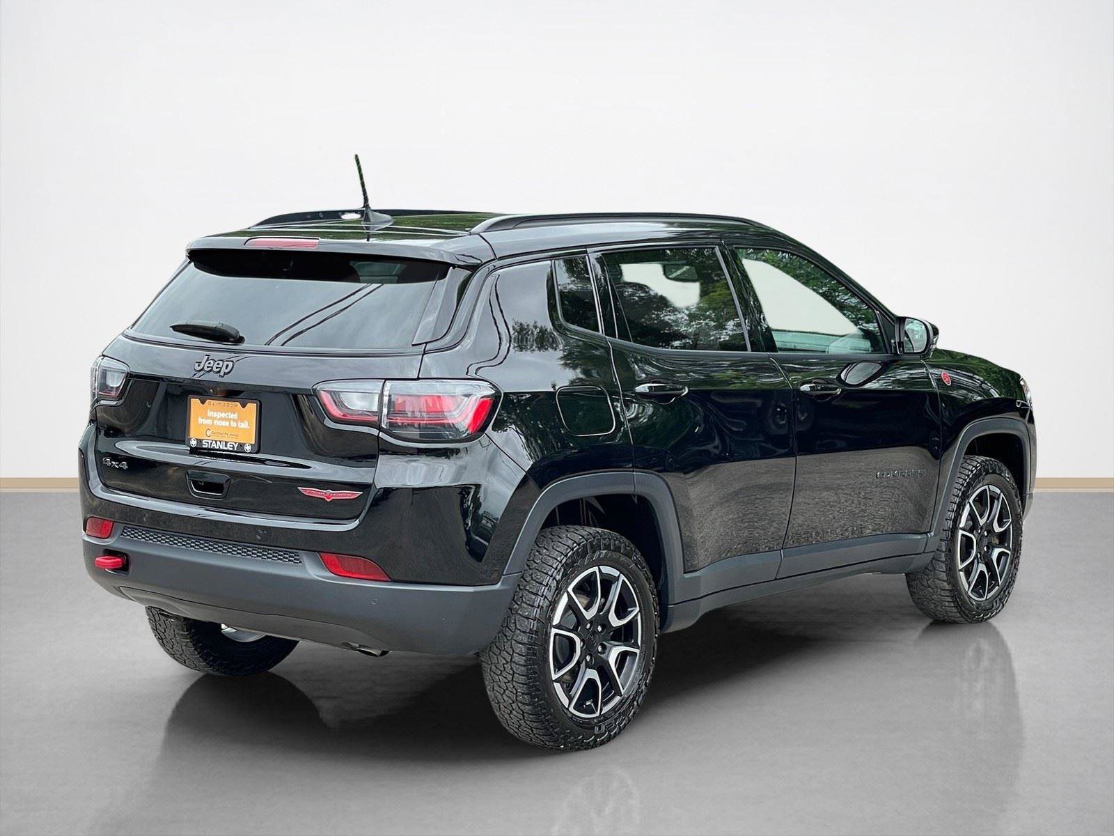 Used 2024 Jeep Compass Trailhawk w/ Trailhawk Elite Group image 8