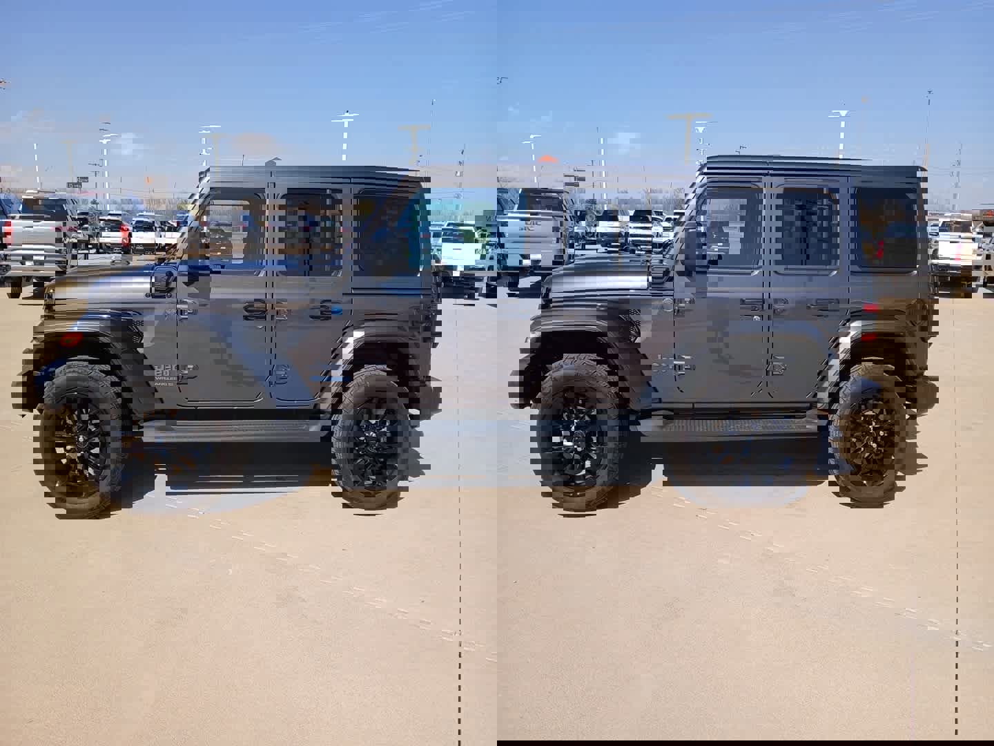 Used 2025 Jeep Wrangler Sahara image 4