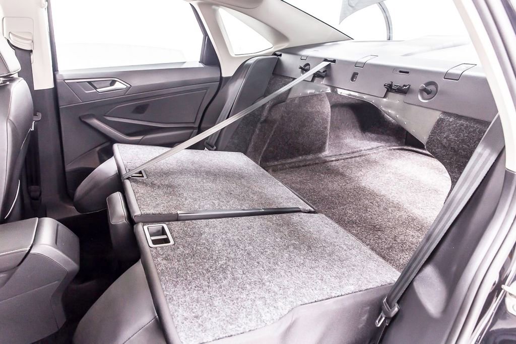 Used 2024 Volkswagen Jetta SE FWD image 36