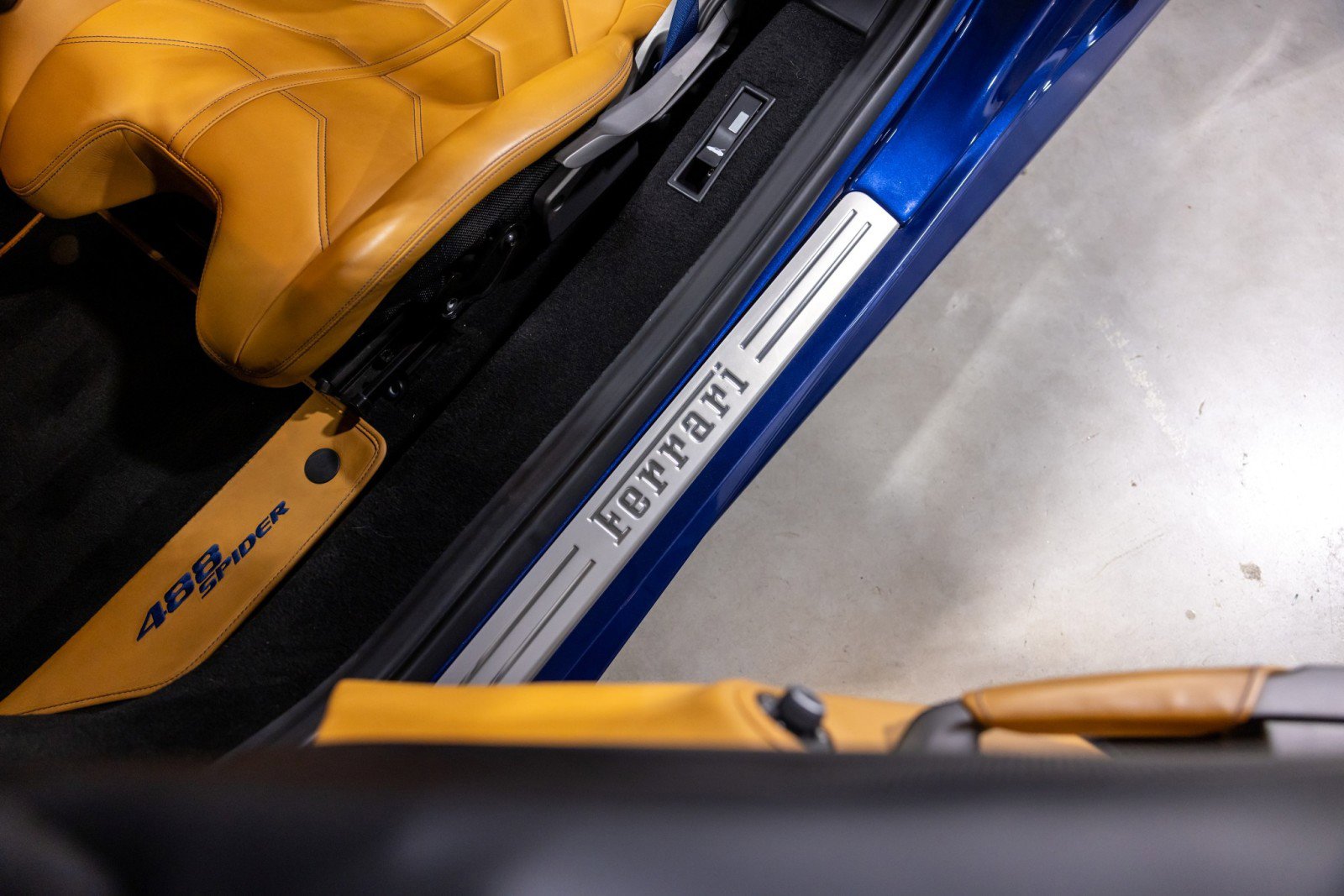 Used 2019 Ferrari 488 Spider image 40