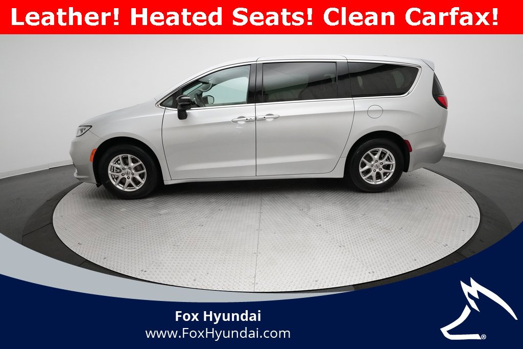 Used 2024 Chrysler Pacifica Touring-L image 24