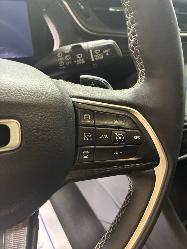 Used 2023 Jeep Grand Cherokee Altitude AWD/4WD image 17