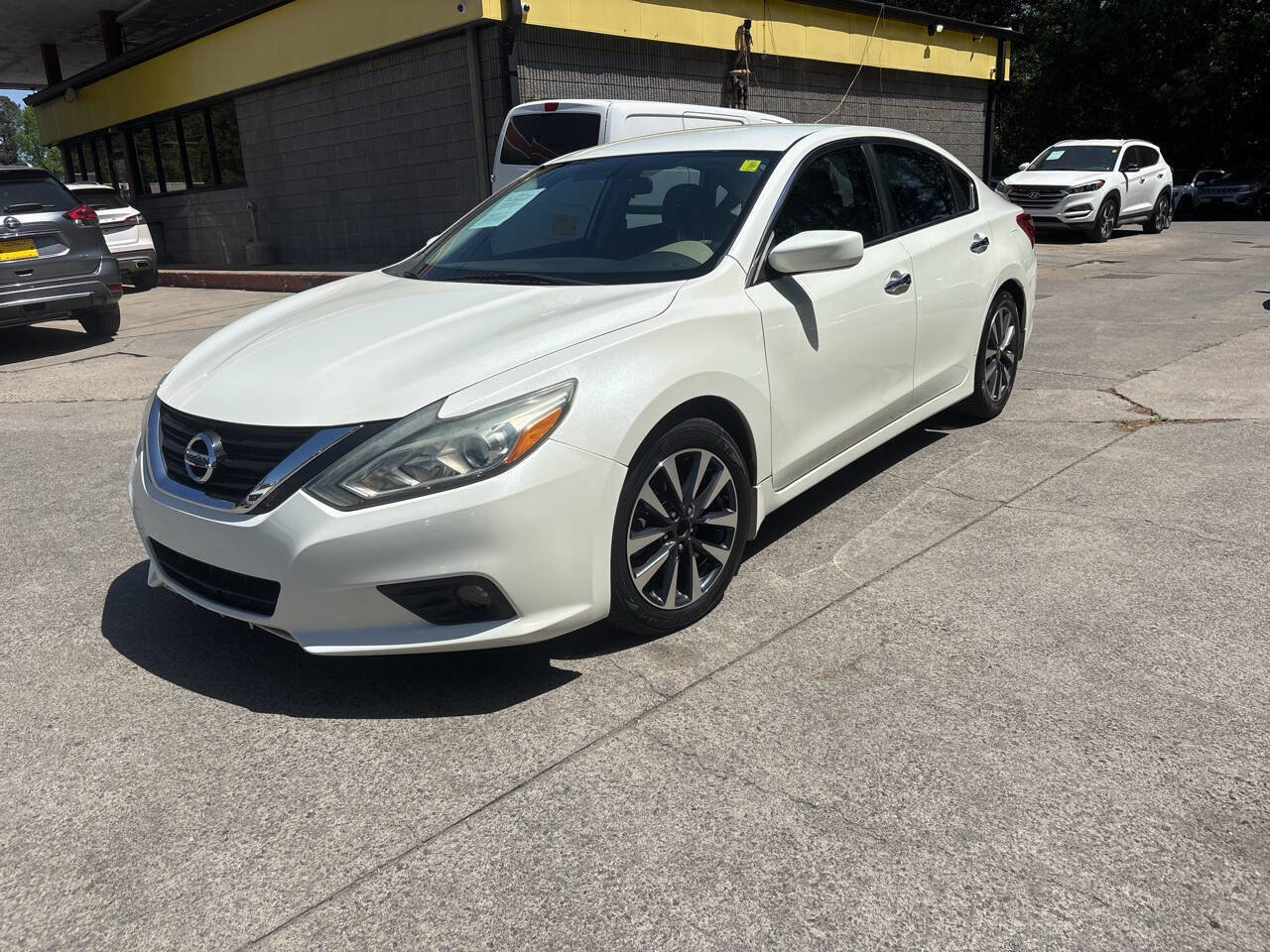 Used 2017 Nissan Altima 2.5 SV FWD image 2