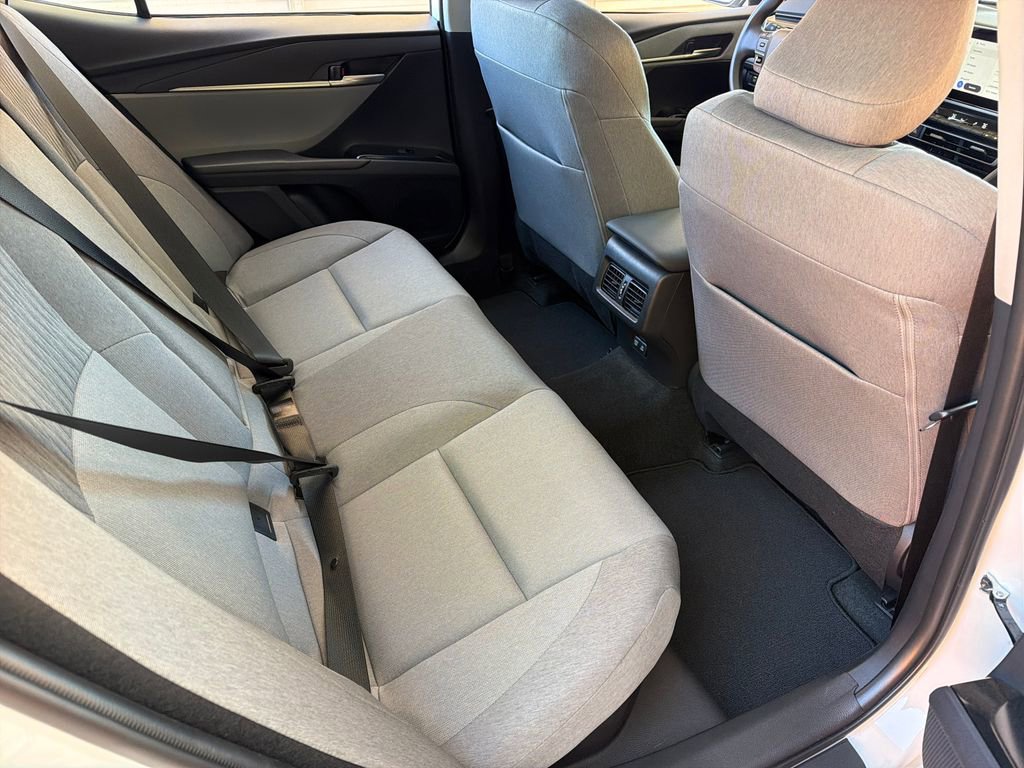 Used 2025 Toyota Camry LE w/ Convenience Package image 32
