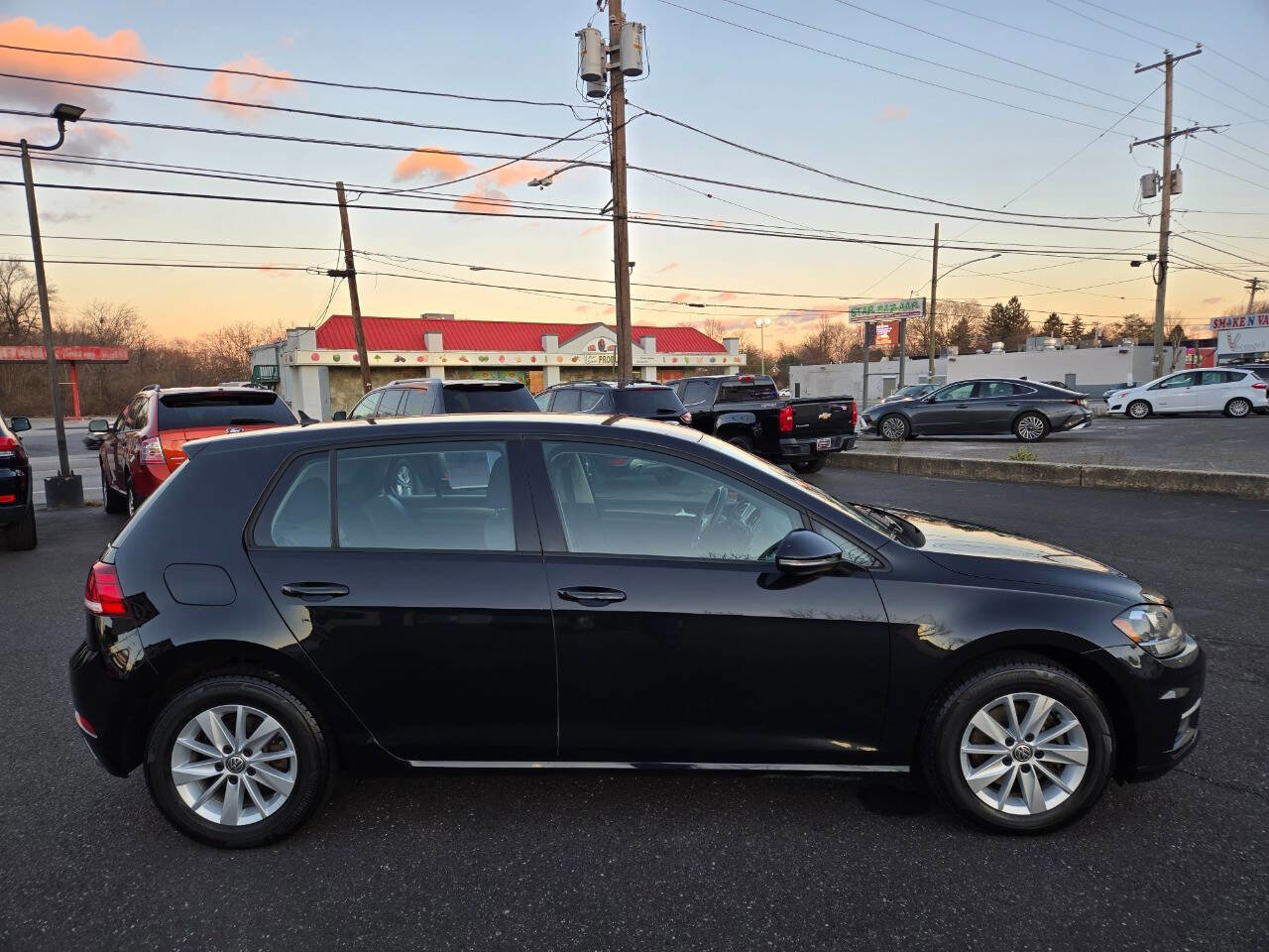 Used 2018 Volkswagen Golf S image 5