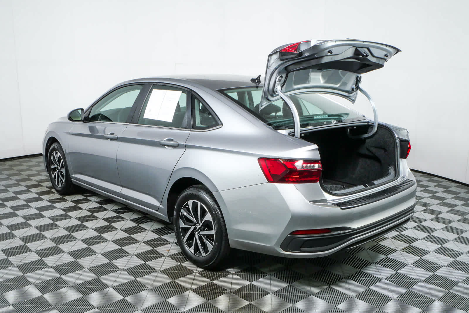 Certified 2024 Volkswagen Jetta S FWD image 33