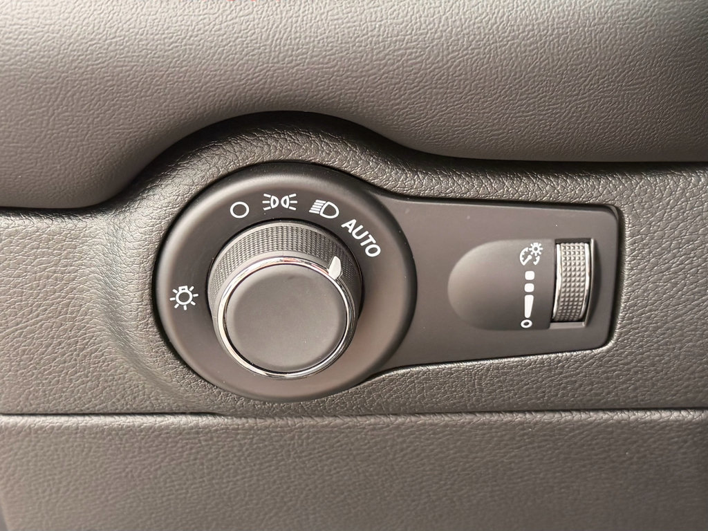 Used 2025 Dodge Durango R/T AWD/4WD image 13