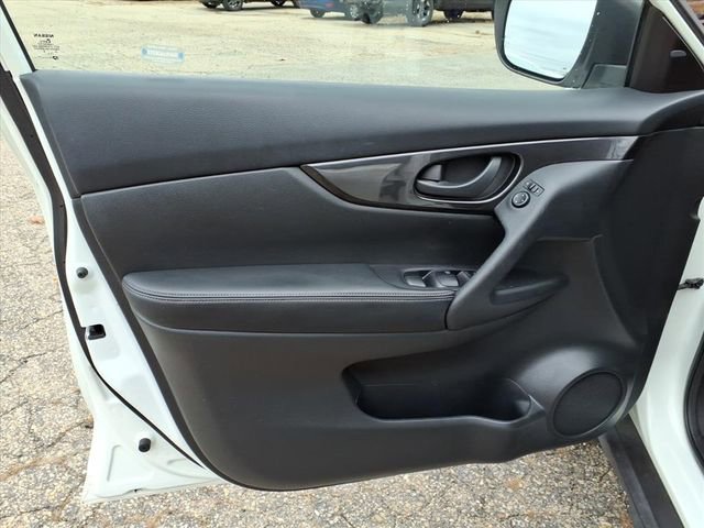 Used 2019 Nissan Rogue S image 10