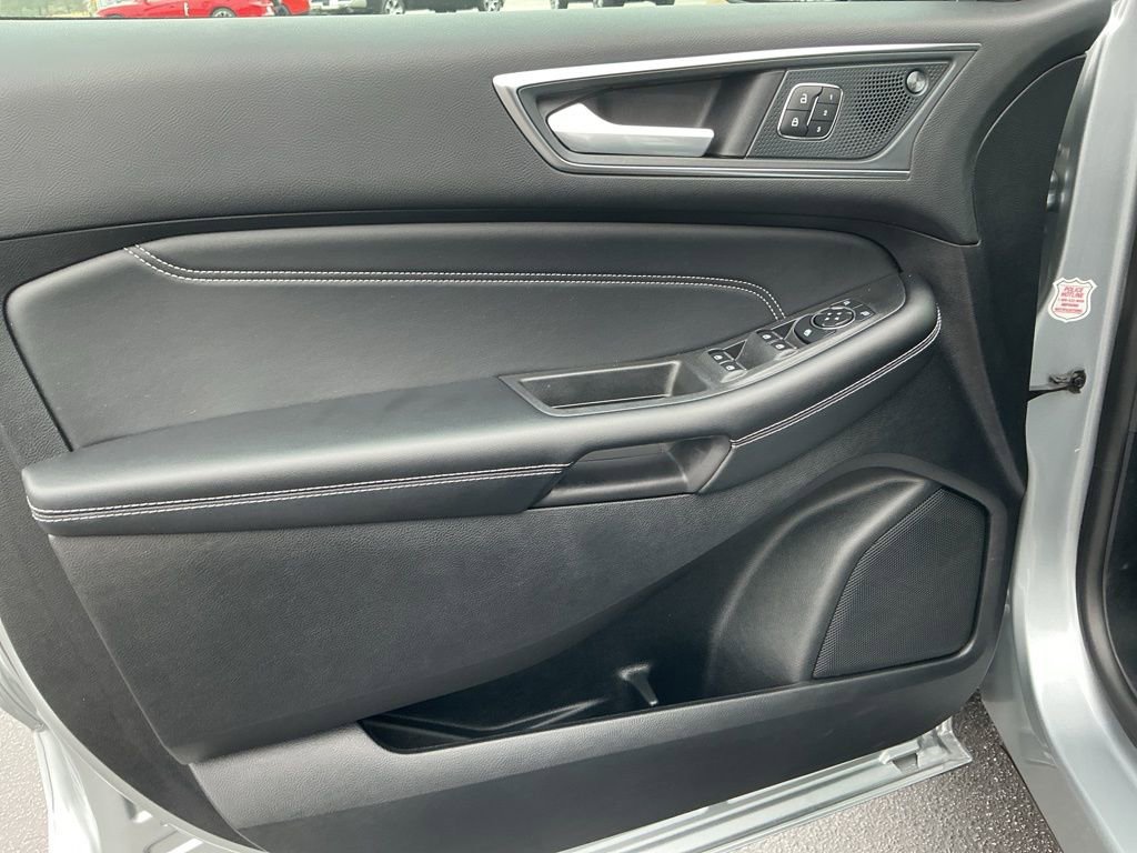 Used 2024 Ford Edge Titanium image 10
