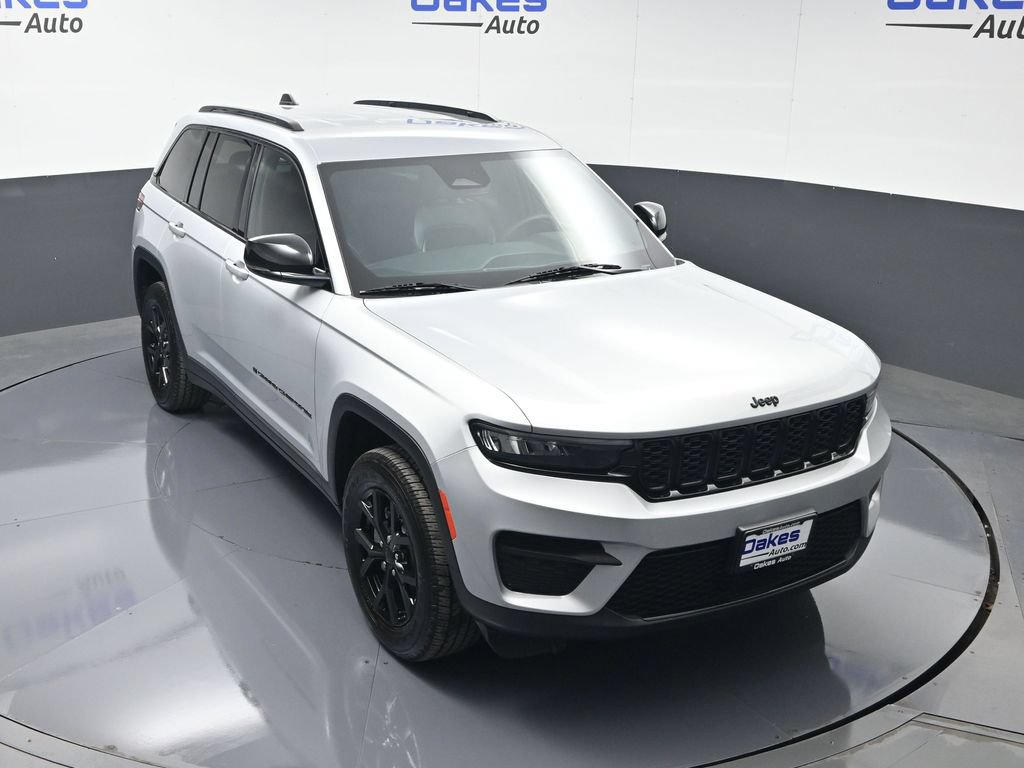Used 2024 Jeep Grand Cherokee Altitude RWD image 44