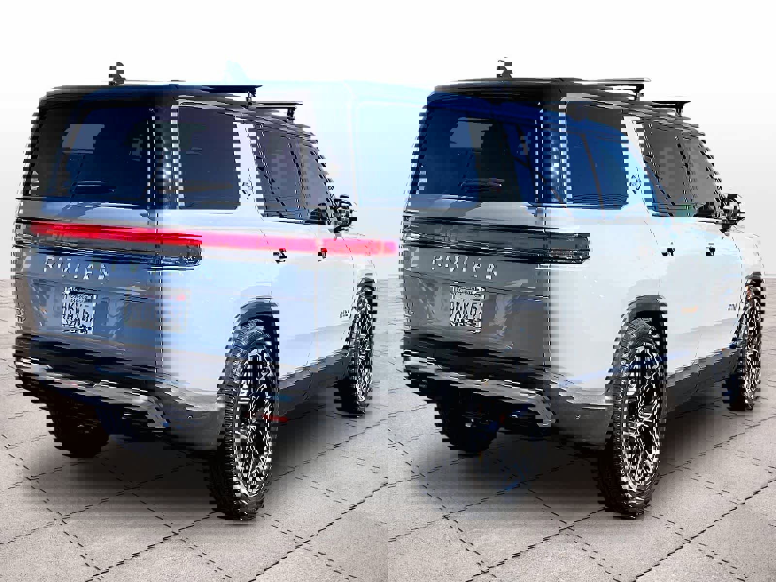 Used 2023 Rivian R1S Adventure image 15